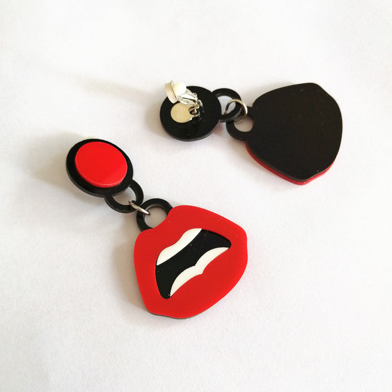 Resin sexy red lip ear clip (Minimo de Compra 2) MIC-XieN033