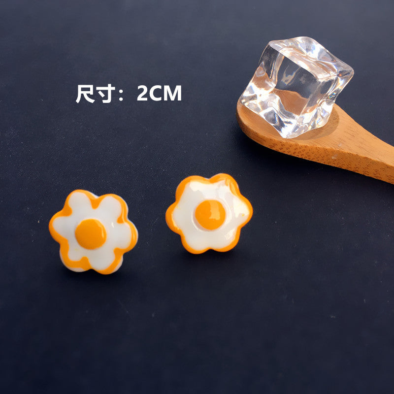 Resin cartoon fried egg ear clip (Minimo de Compra 2) MIC-ChouT021