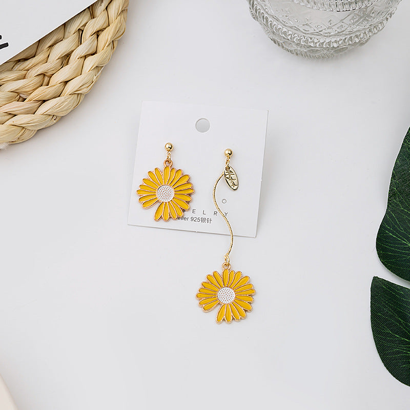 Alloy Asymmetric Daisy Earrings MIC-MDD032