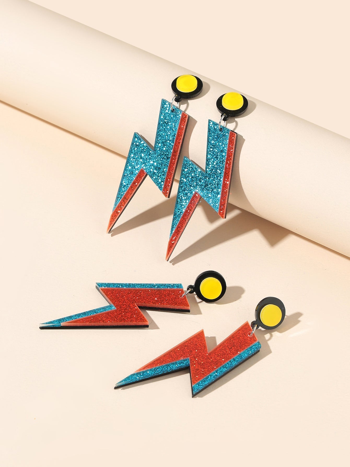 Acrylic color lightning earrings (Minimo de compra 2) MIC-GanL013