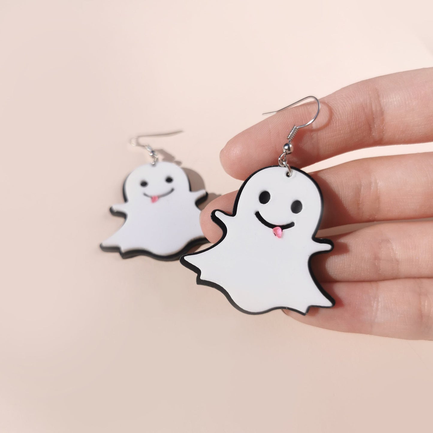 Acrylic White Ghost Earstuds (Minimo de compra 2) MIC-QinM010