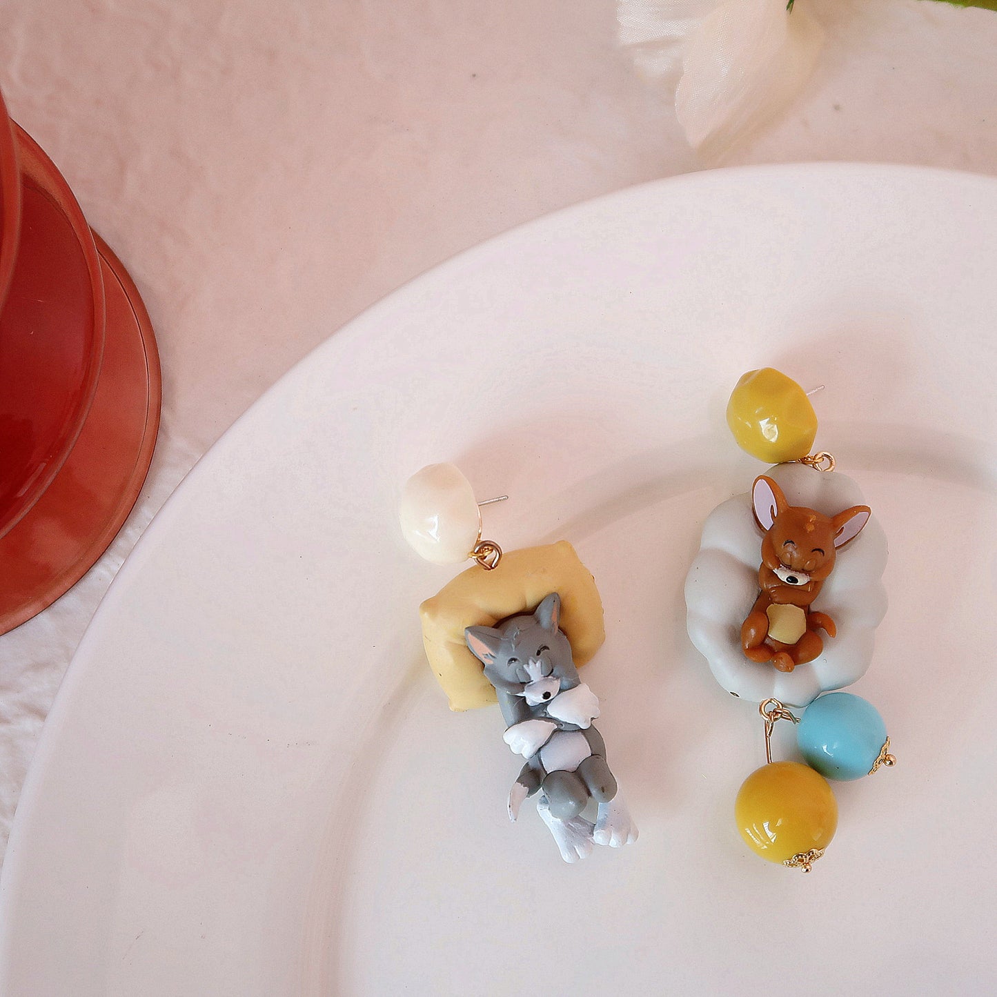 Resin Tom and Jerry Asymmetric Earrings MIC-XME008