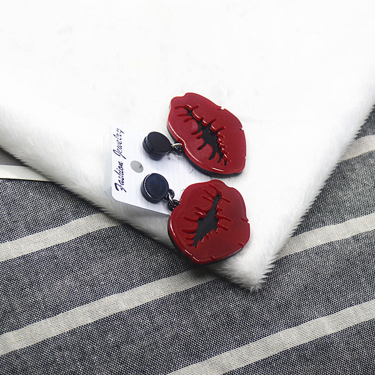 Resin sexy red lip ear clip (Minimo de Compra 2) MIC-XieN033