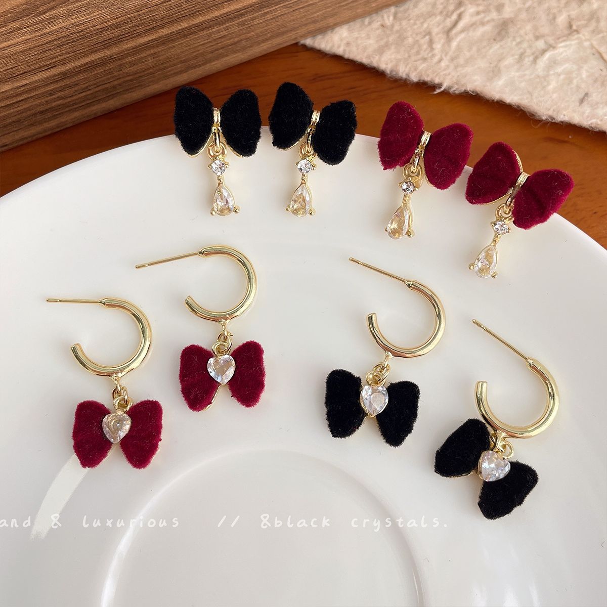 Acrylic wine red flocked bow earrings (Minimo de Compra 2) MYA-ShuangX024