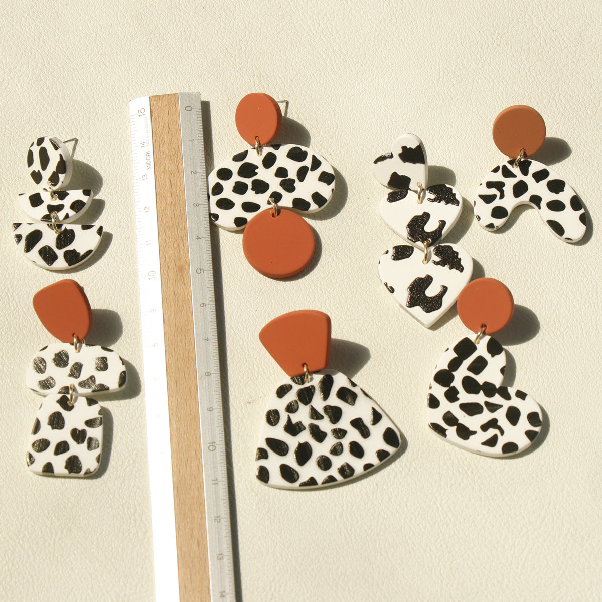 Acrylic resin cow spot earrings MIC-OuY005