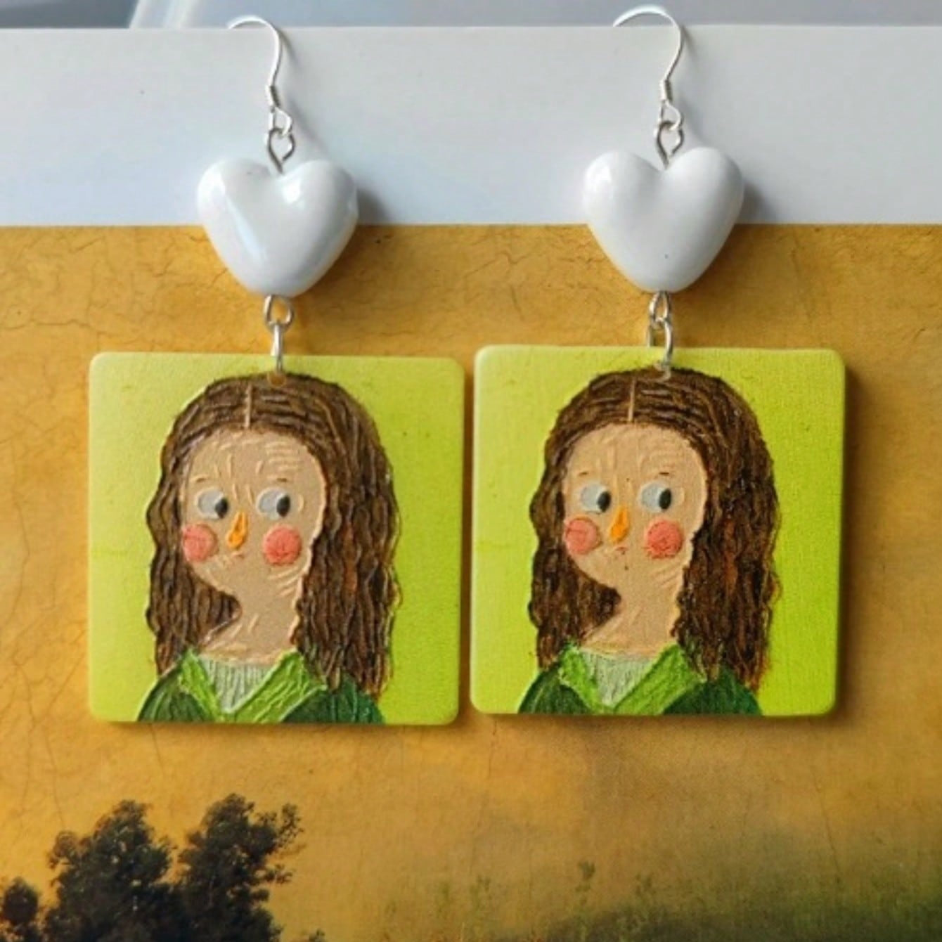 Alloy resin painting mysterious smile earrings (Minimo de compra 5) MYA-AoY010