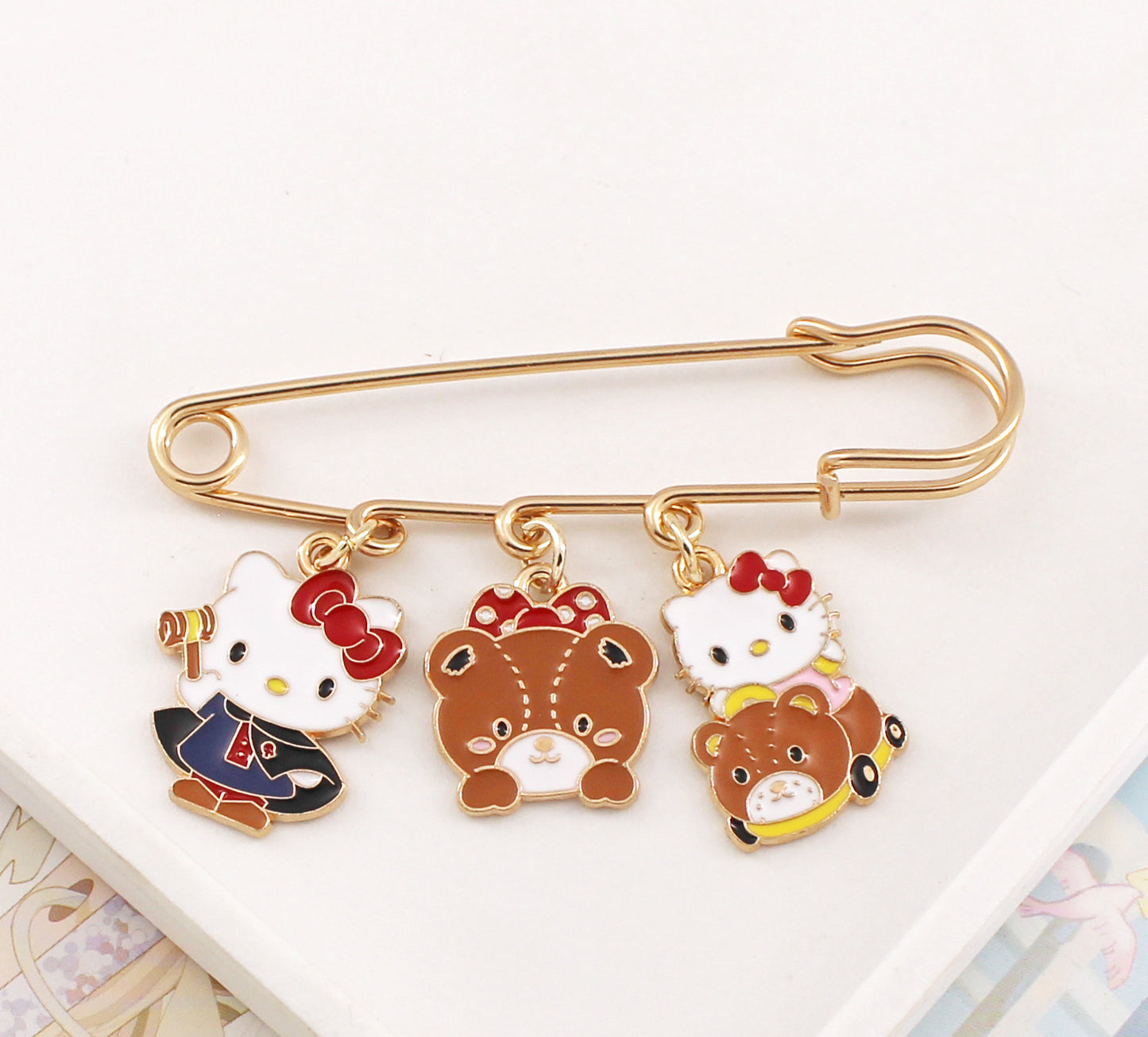 Alloy cute cartoon anime brooch (Minimo de compra 2) MYA--LiY039