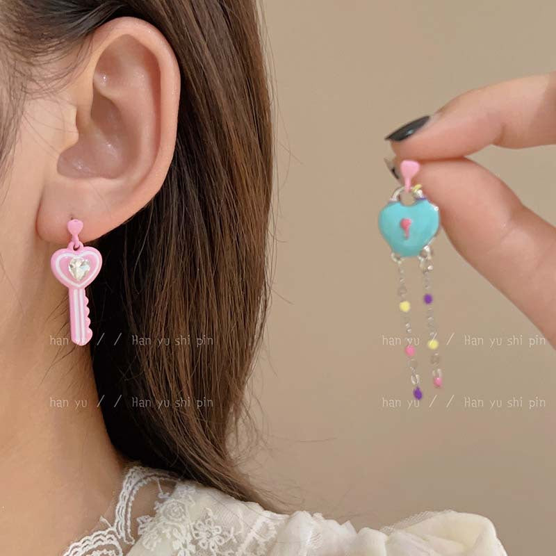 Alloy Asymmetric Lock Earrings (Minimo de Compra 3) MIC-HanY023