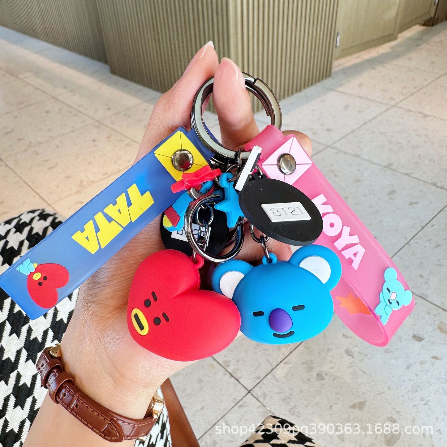 PVC cute bulletproof youth keychain (Minimo de compra 2) MYA-WenC007