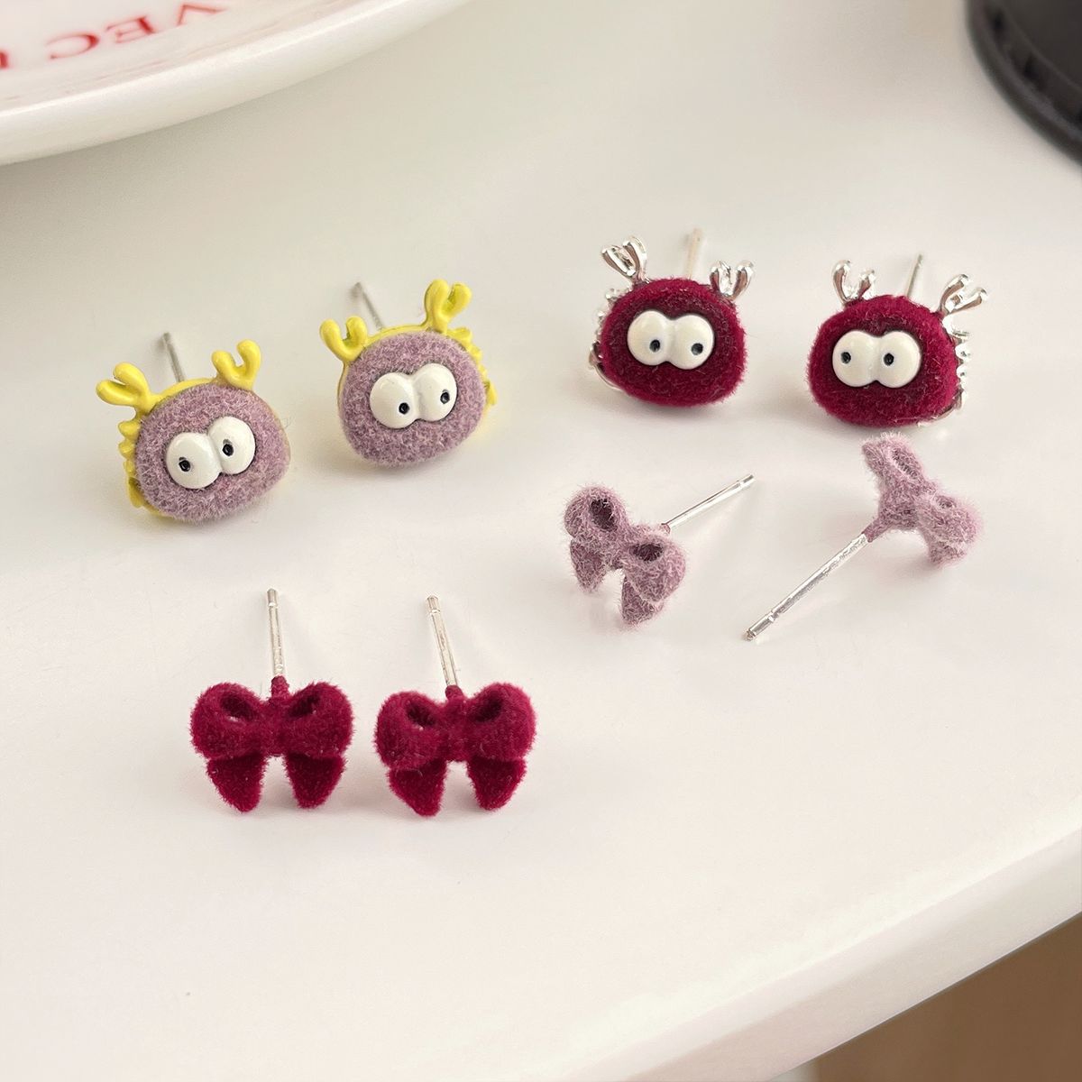 Acrylic cute flocked dragon earrings (Minimo de Compra 2) MIC-ShuangX035