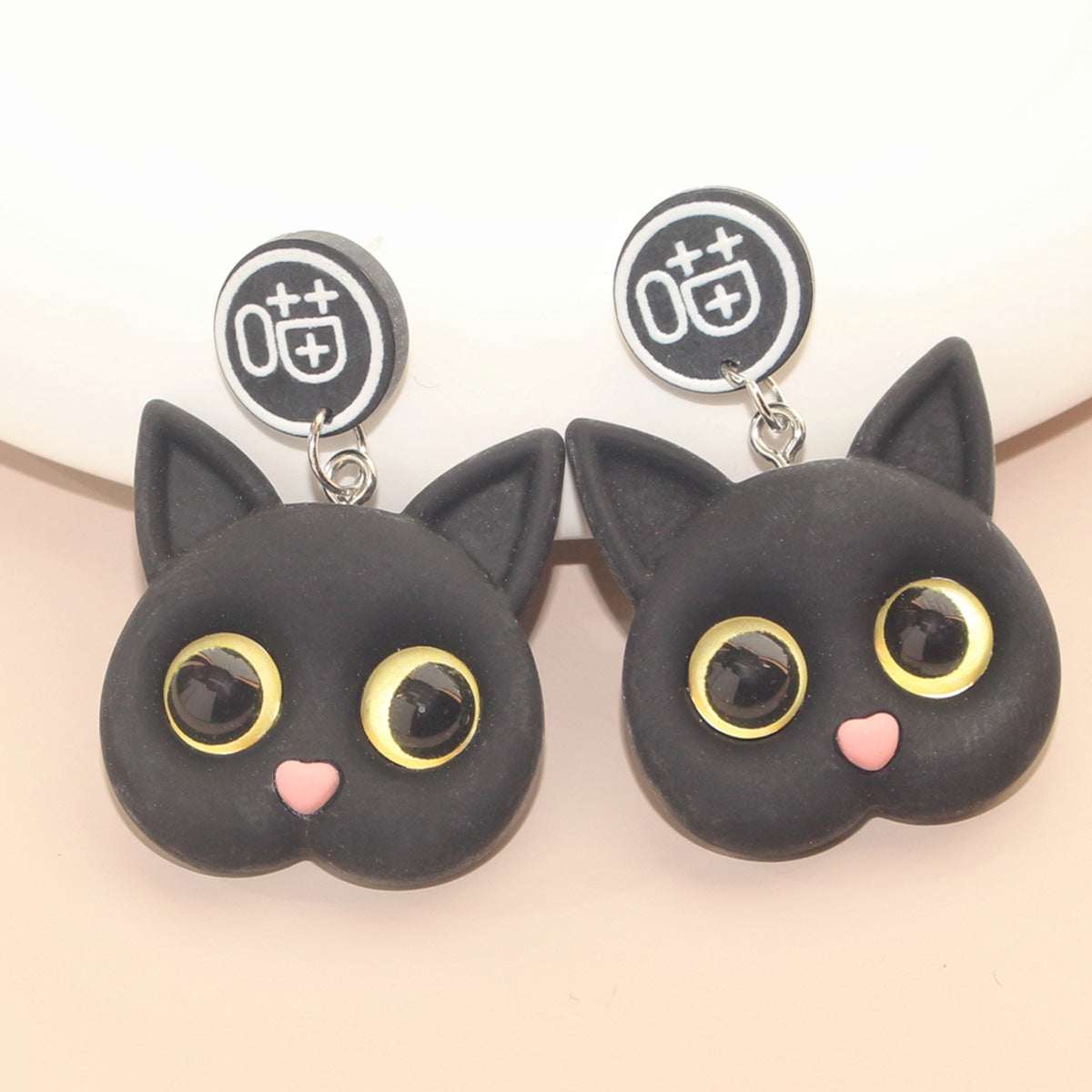 Resin cartoon doll cat earrings (Minimo de Compra 2) MIC-YiR001