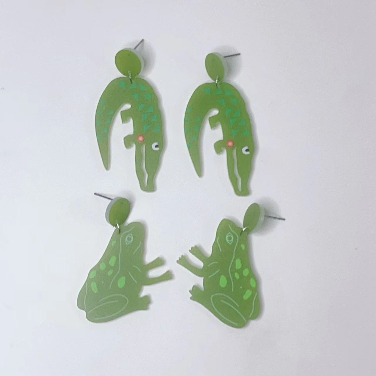 Acrylic Crocodile Frog Earrings (Minimo de Compra 2) MYA-JiuT016