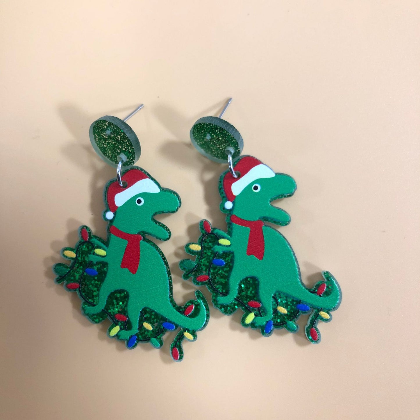 Acrylic Dinosaur Christmas Hat Earrings (Minimo de Compra 2) MIC-YunXi002