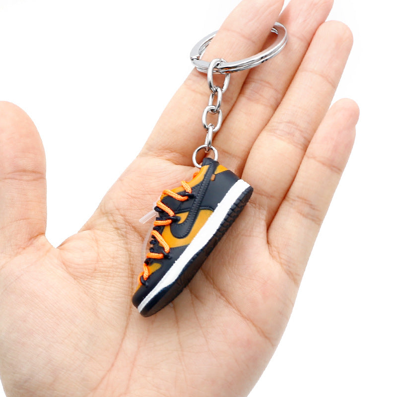 plastic trend skateboard shoes keychain (M) MIC-QLP002