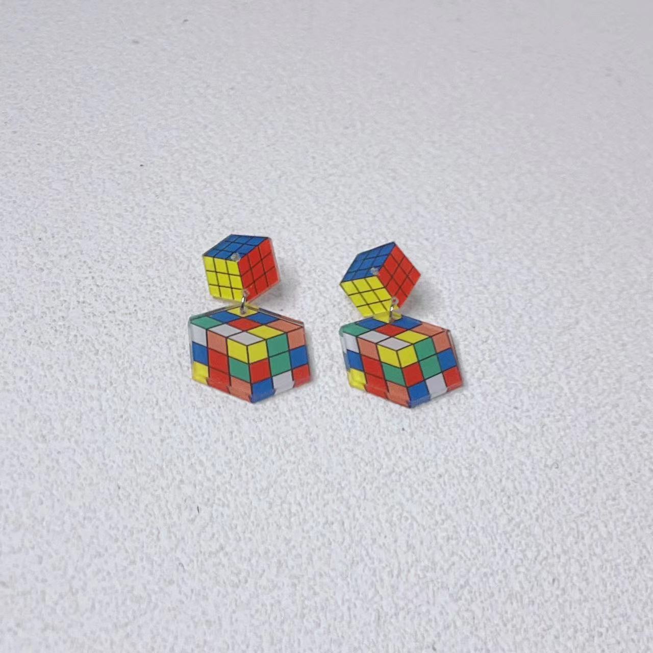 Acrylic colored personalized small magic cube earrings MIC-JiuT004