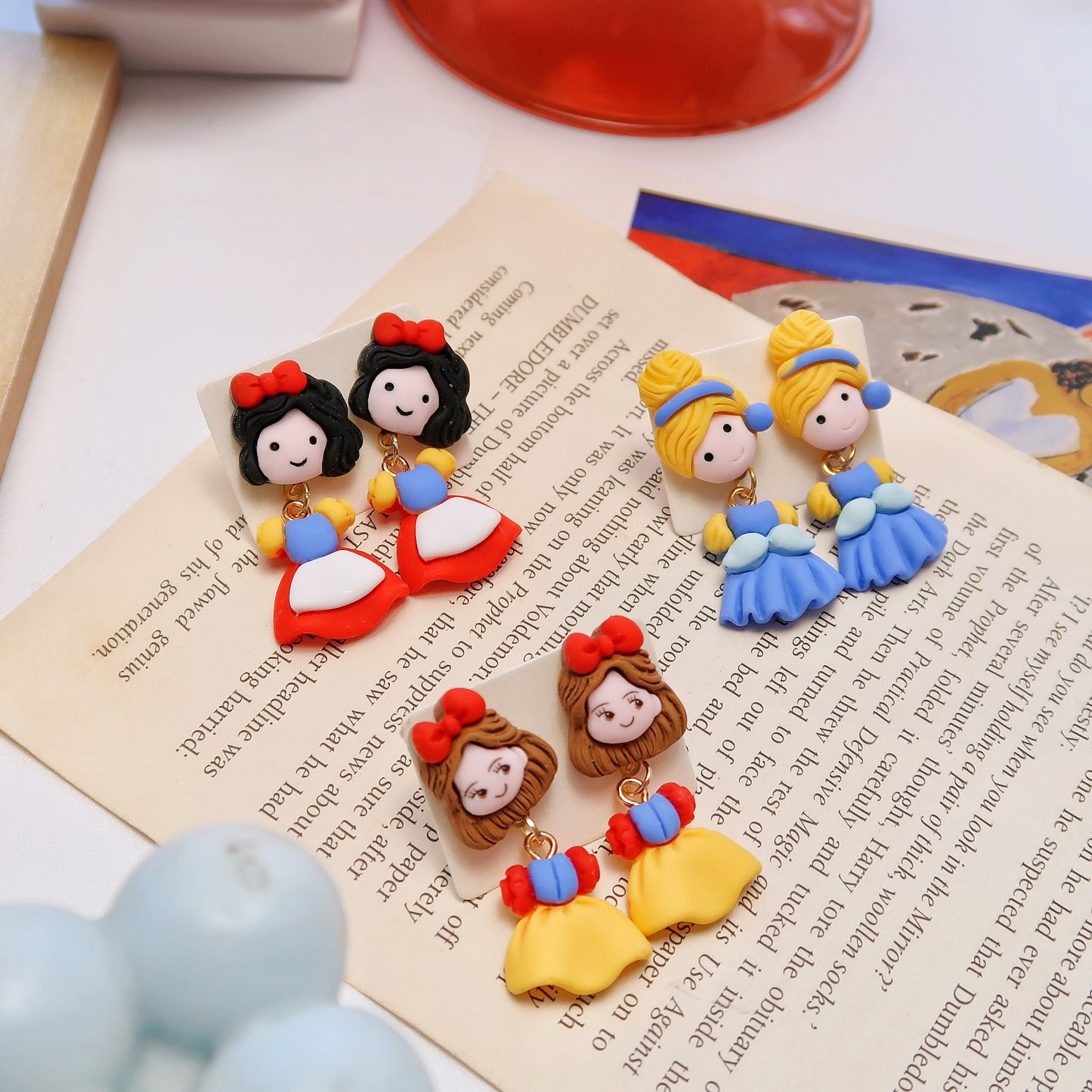 Resin cartoon Snow White earrings MIC-XME014