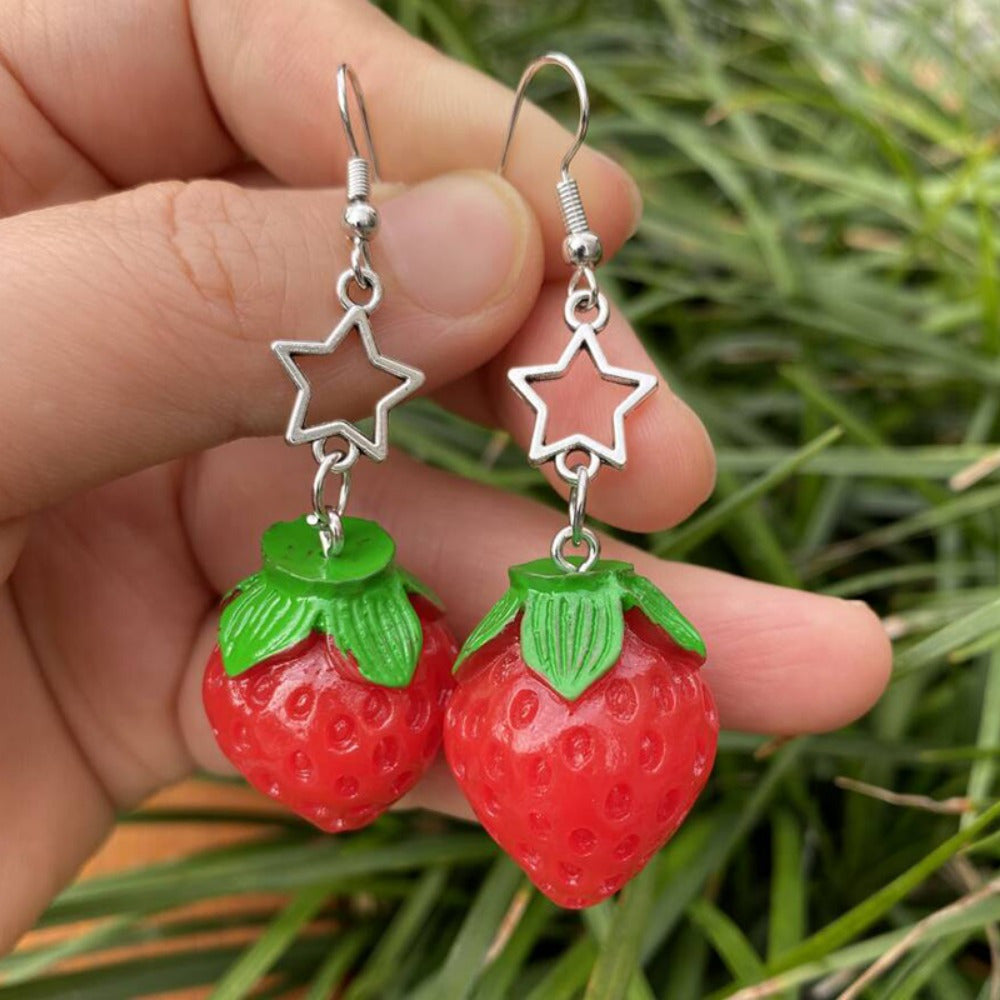 Alloy resin pentagonal strawberry earrings (Minimo de compra 2） MIC-GenL004