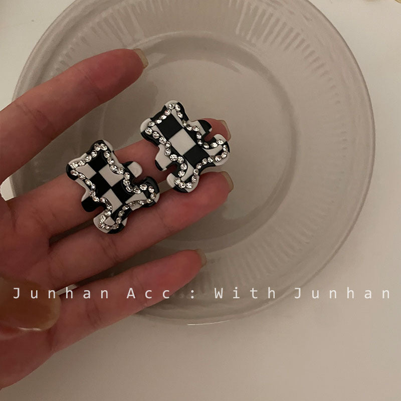 Acrylic love black and white plaid earrings MIC-JunH006