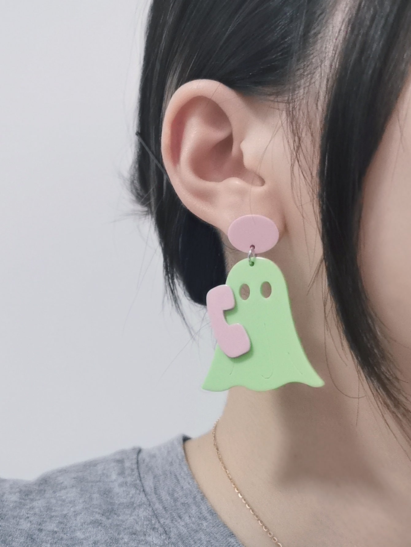 Acrylic Telephone Ghost Earrings （Minimo de compra 2） MIC-OuG022