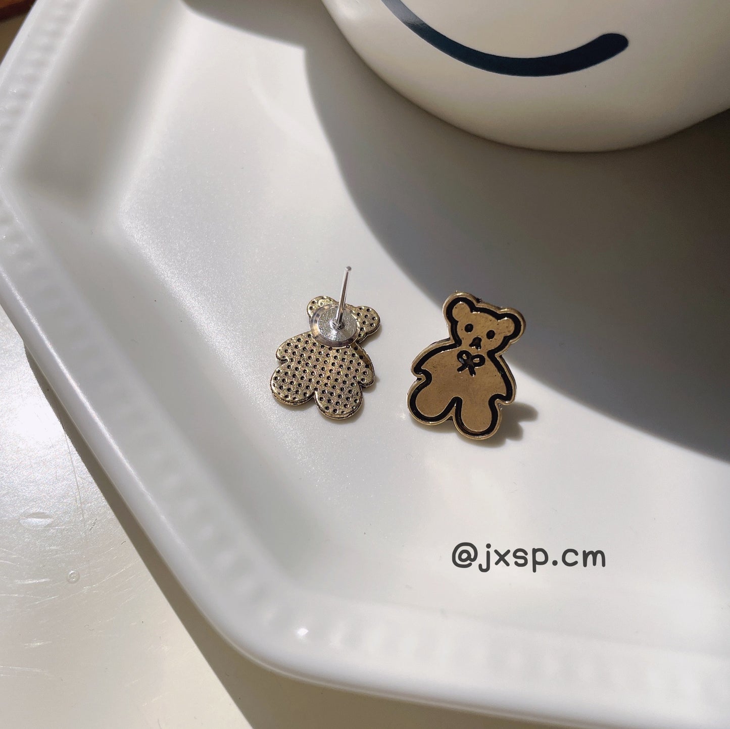 Resin Vintage Gold Bear Earrings (Minimo de Compra 2) MYA-JiX048