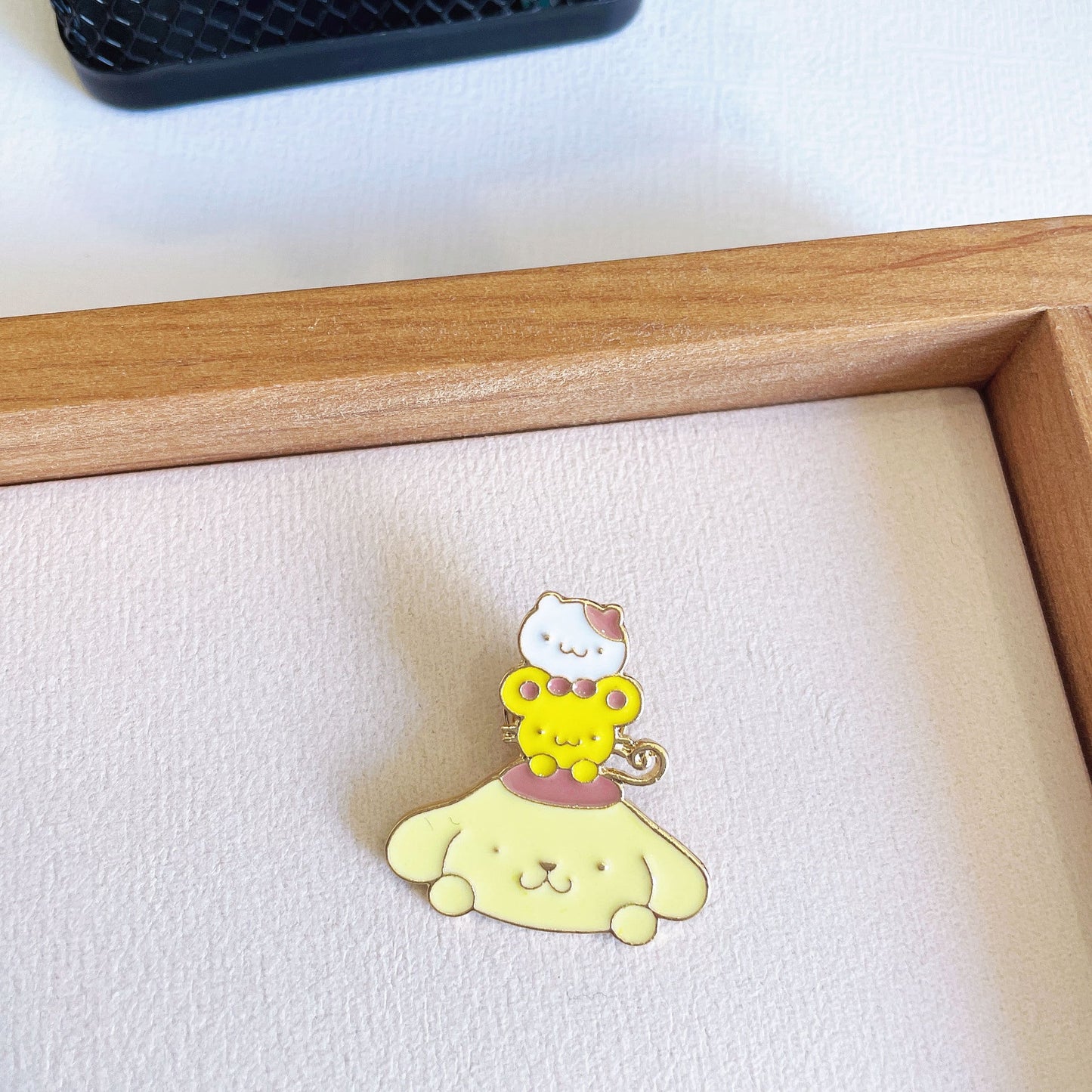 Yellow dog brooch US-JiX011