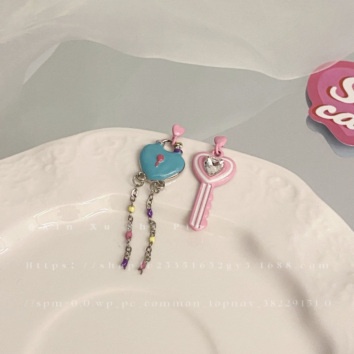 Alloy colored funny heart earrings (Minimo de Compra 2) MIC-XinXu013