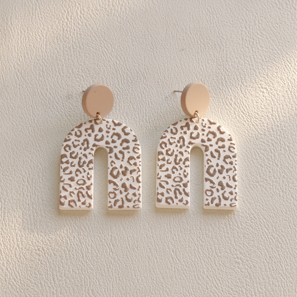 Acrylic door type pink leopard print earrings MIC-OuY007