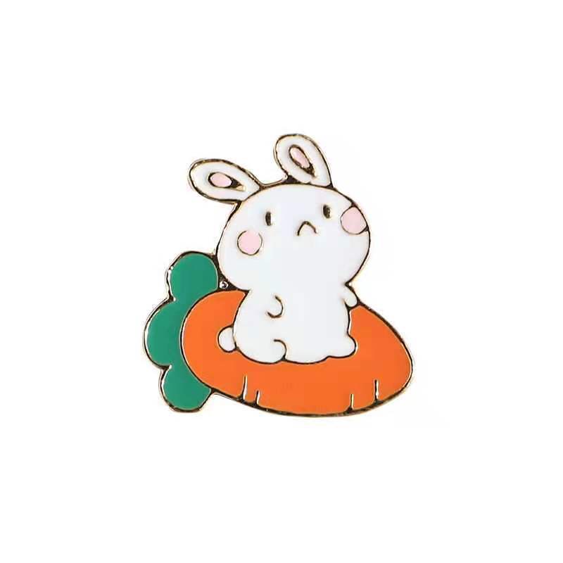 Rabbit and carrot brooch US-JiX009