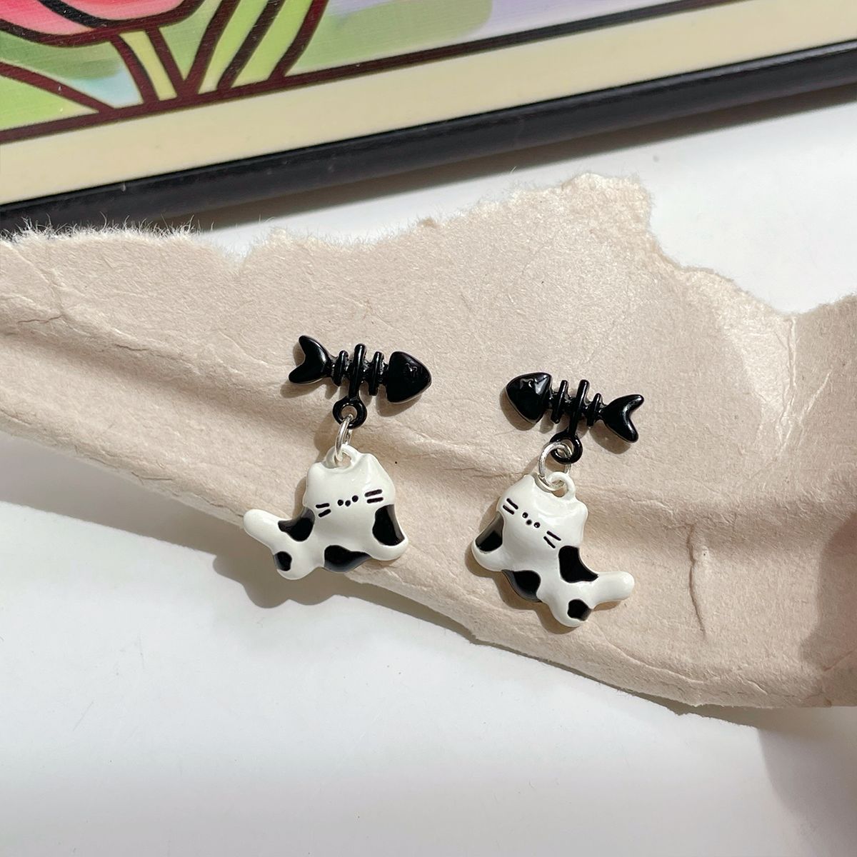 Alloy cartoon black and white cat earrings MIC-ShuangX046