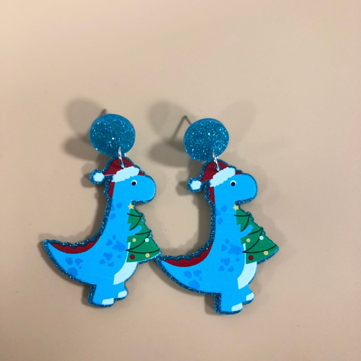 Acrylic Dinosaur Christmas Hat Earrings (Minimo de Compra 2) MIC-YunXi002