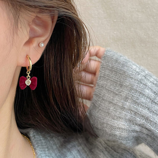 Acrylic wine red flocked bow earrings (Minimo de Compra 2) MYA-ShuangX024