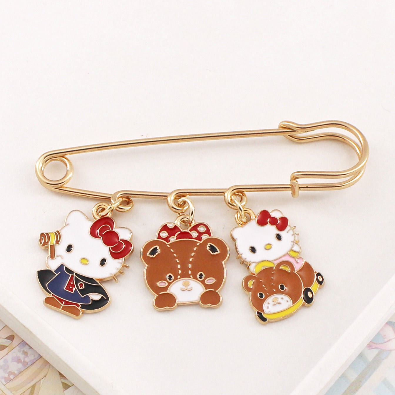 Alloy cute cartoon anime brooch (Minimo de compra 2) MYA--LiY039