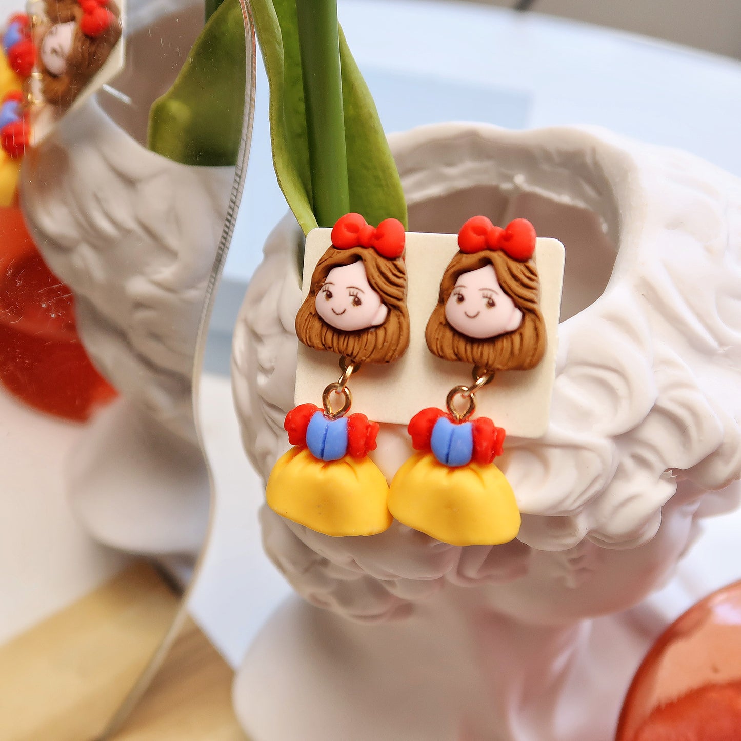 Resin cartoon Snow White earrings MIC-XME014