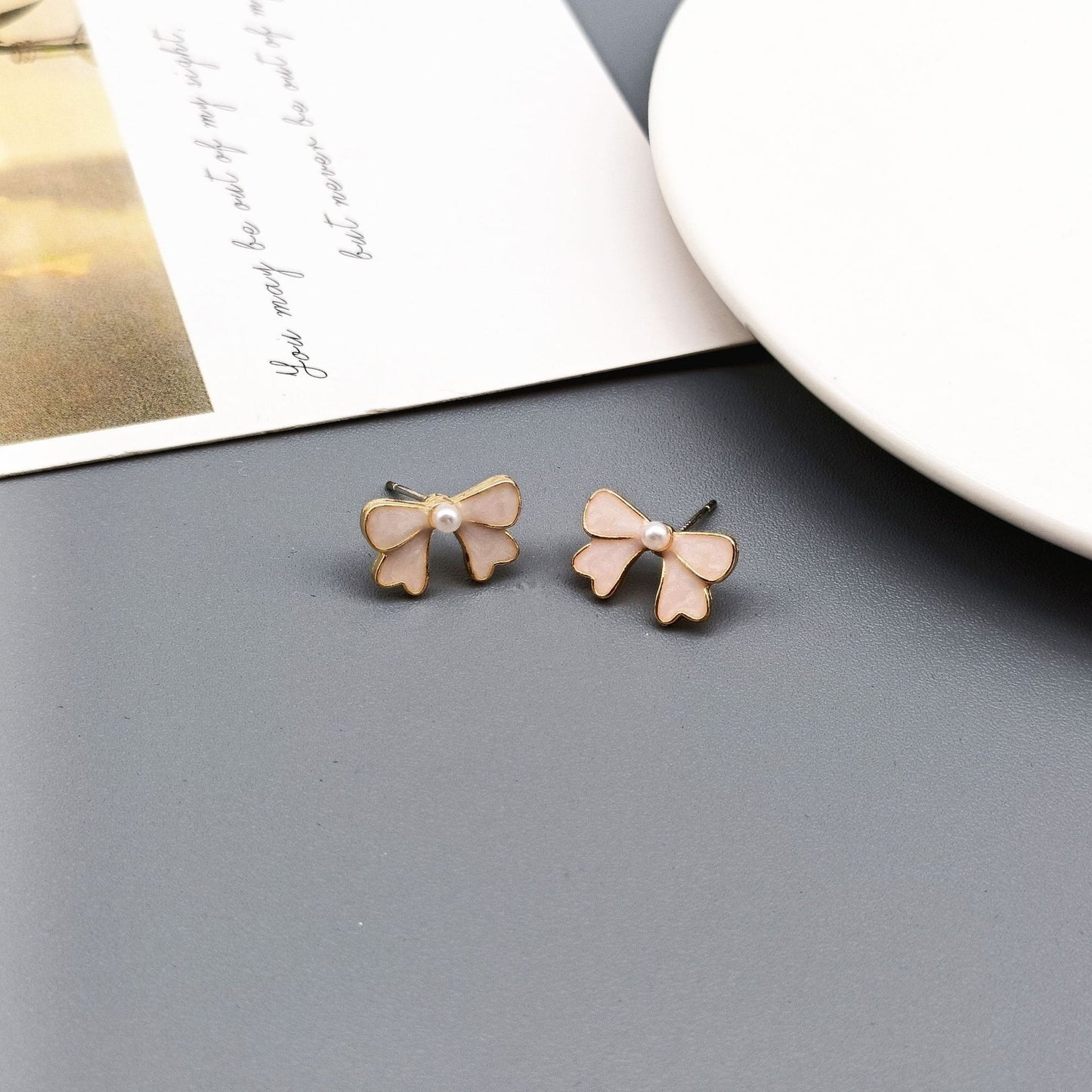 Alloy drip pearl bow ear clip (Minimo de Compra 2) MIC-KaiT014