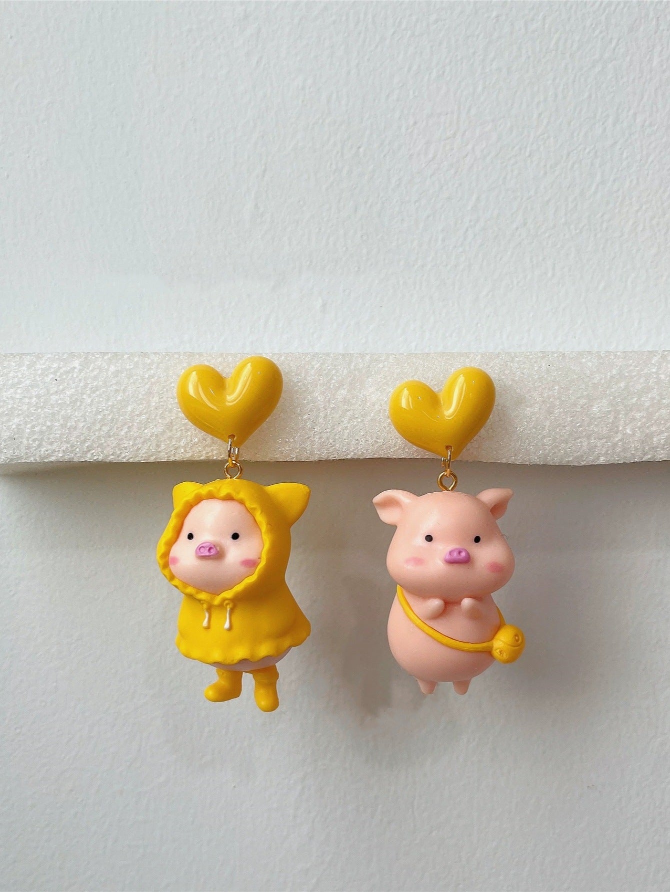 Alloy resin heart dinosaur pig earrings (Minimo de compra 5) MIC-AoY017