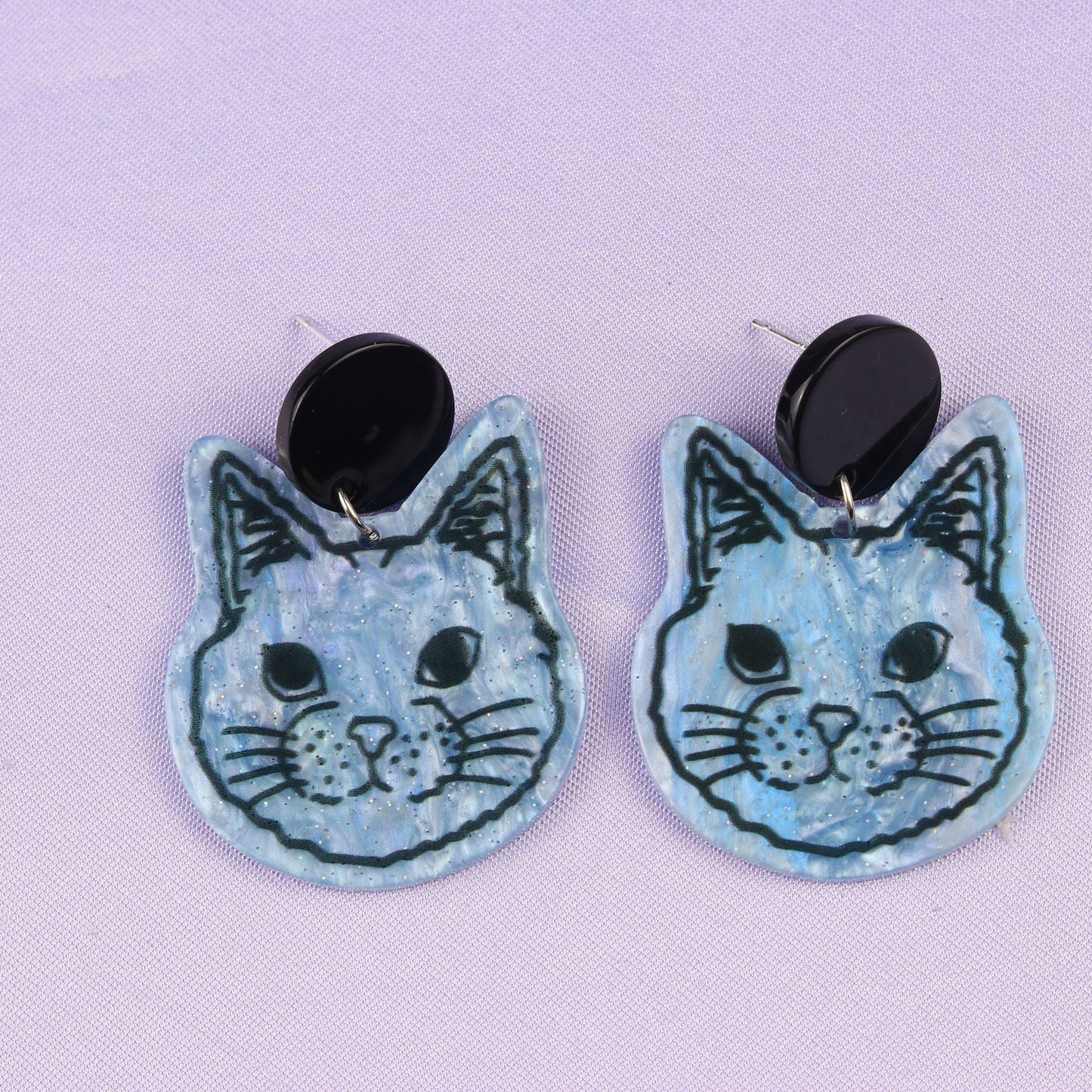 Acrylic cartoon cat earrings MIC-DuAi010