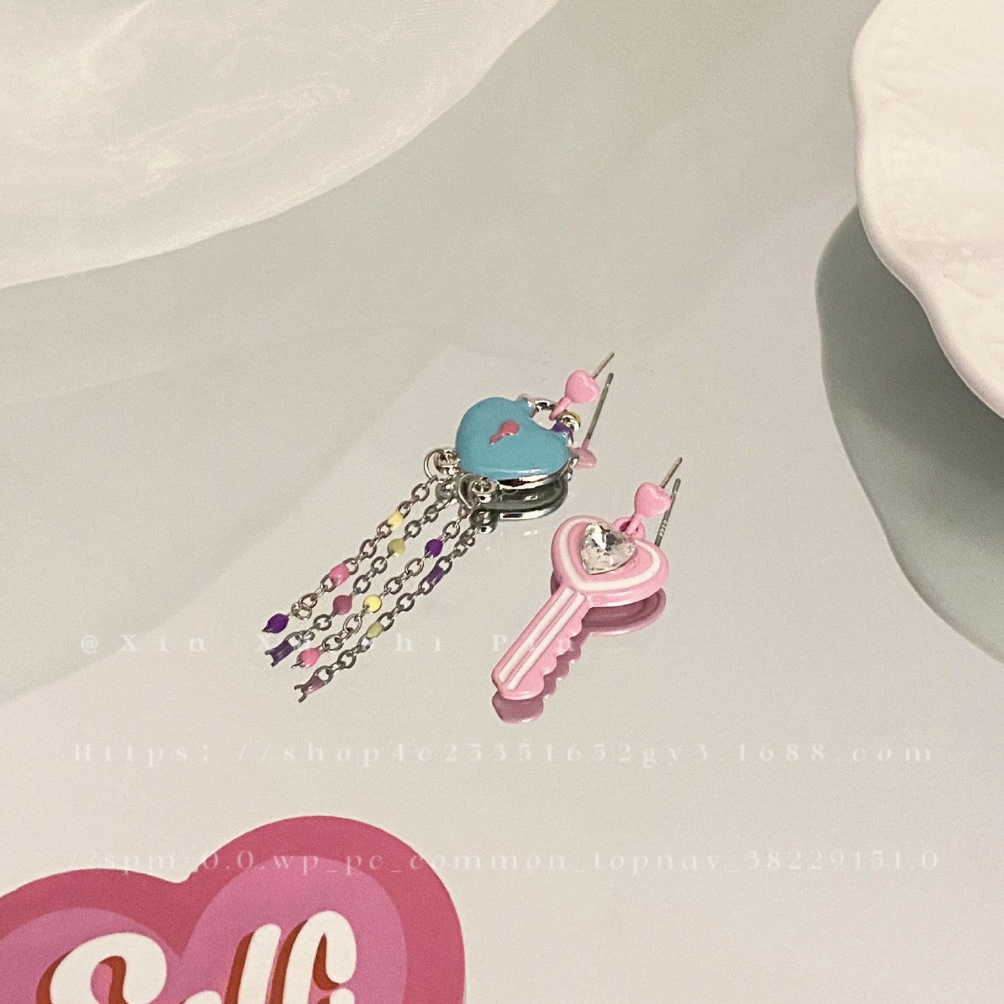 Alloy colored funny heart earrings (Minimo de Compra 2) MIC-XinXu013