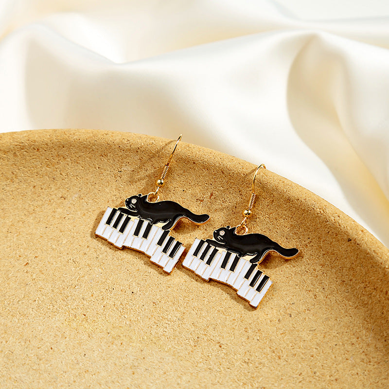 Acrylic black and white cat earrings MIC-HongC032