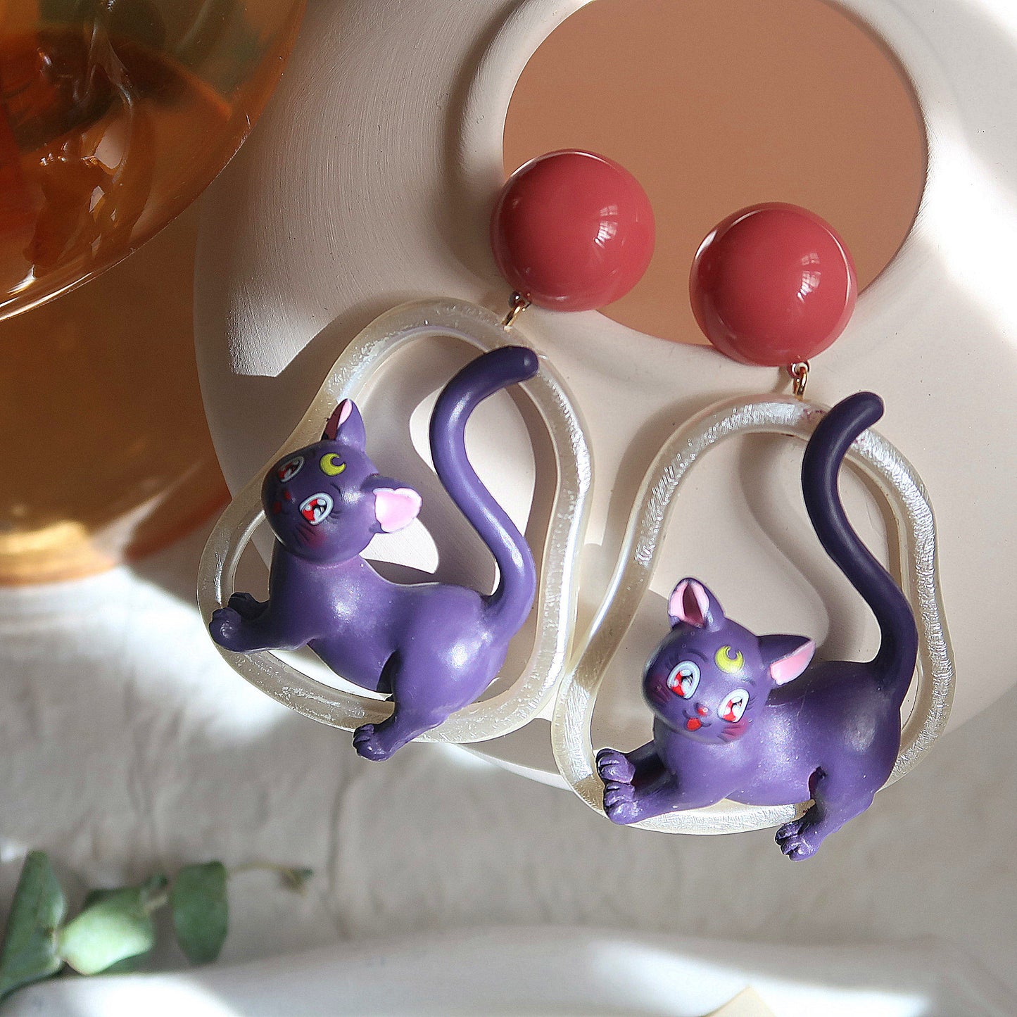 Resin cartoon cat Gigi earrings MYA-XNWE004