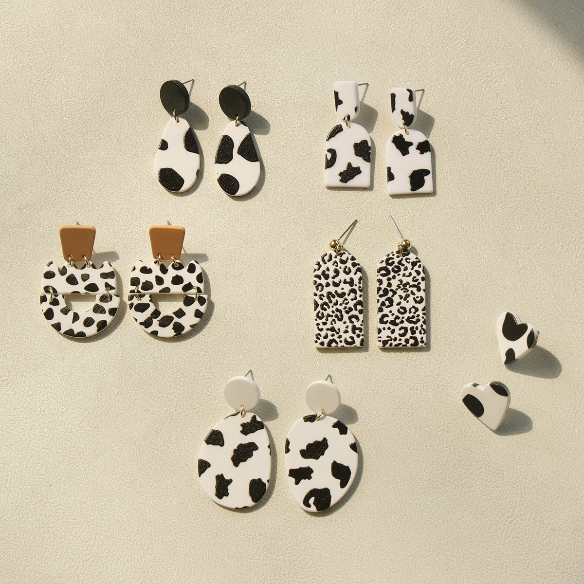 Acrylic black and white leopard print earrings MIC-OuY006