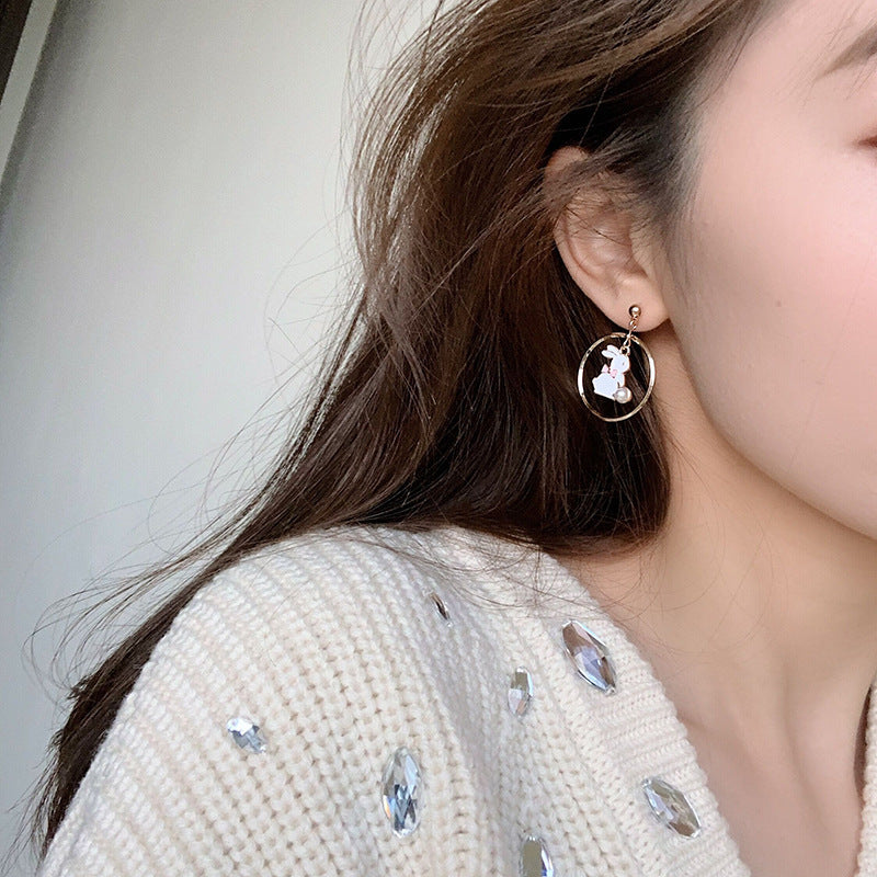 Resin Dropped Oil Moon Earrings (Minimo de compra 2) MIC-TQL017