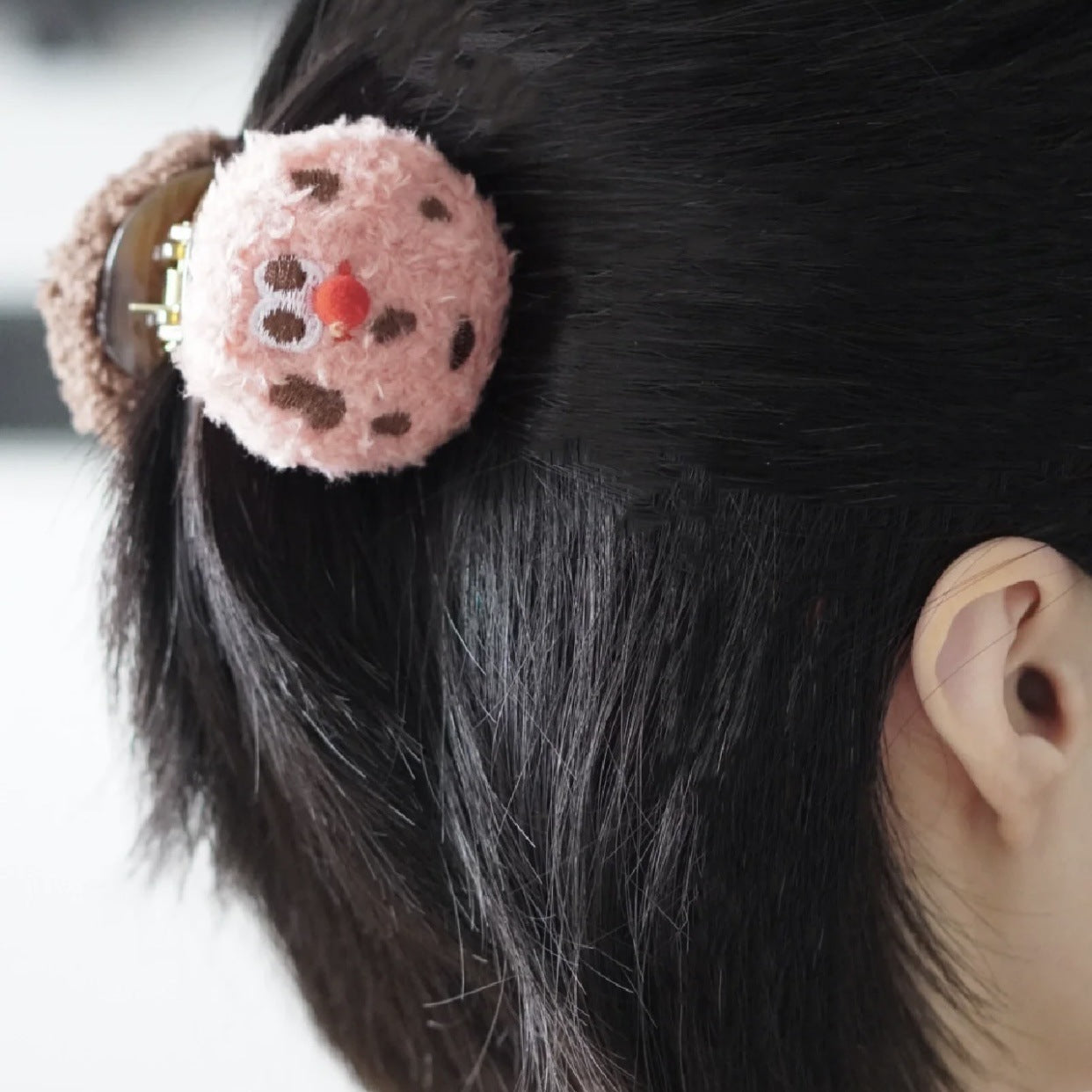 Plush chocolate strawberry hair clip MYA-HangM001