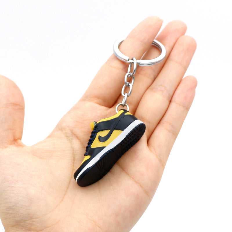 plastic trend skateboard shoes keychain (M) MIC-QLP005