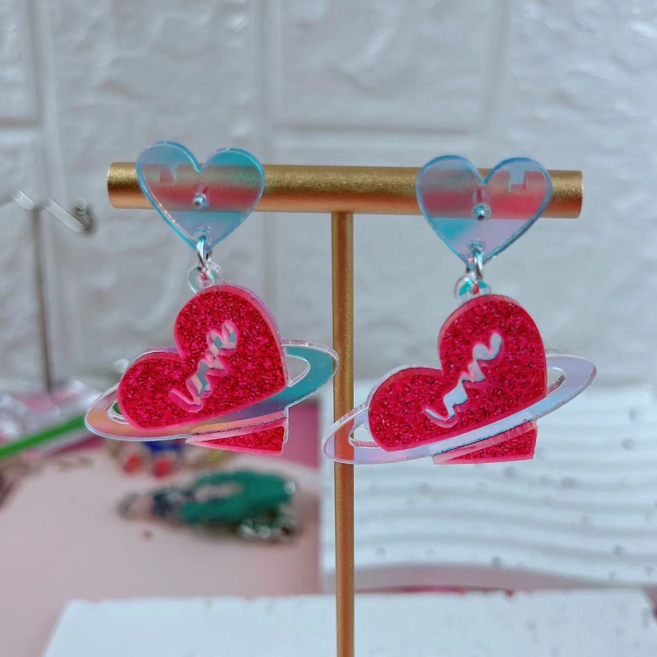 Acrylic Pink Glitter Love Planet Earrings (Minimo de compra 2) MIC-AnD007