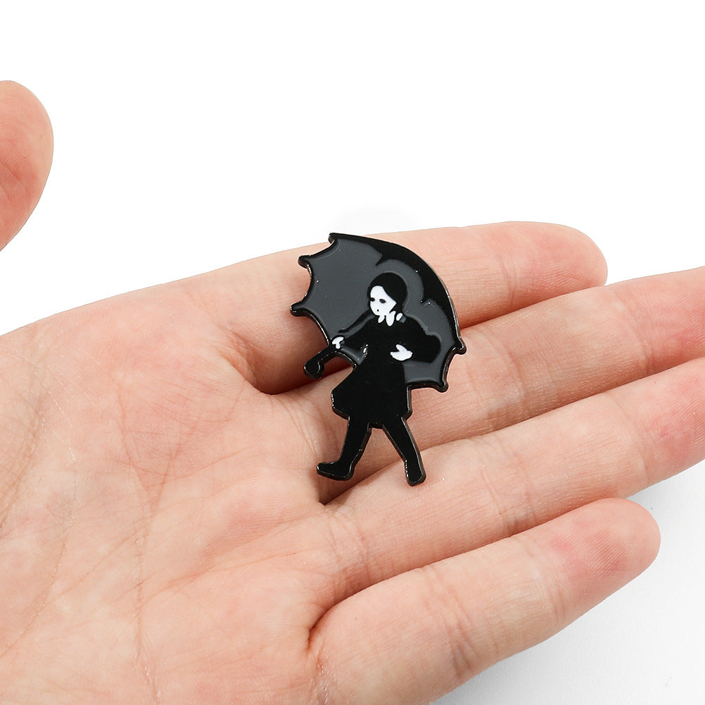 Alloy black Wednesday black and white brooch (Minimo de compra 5) MIC-YBY007