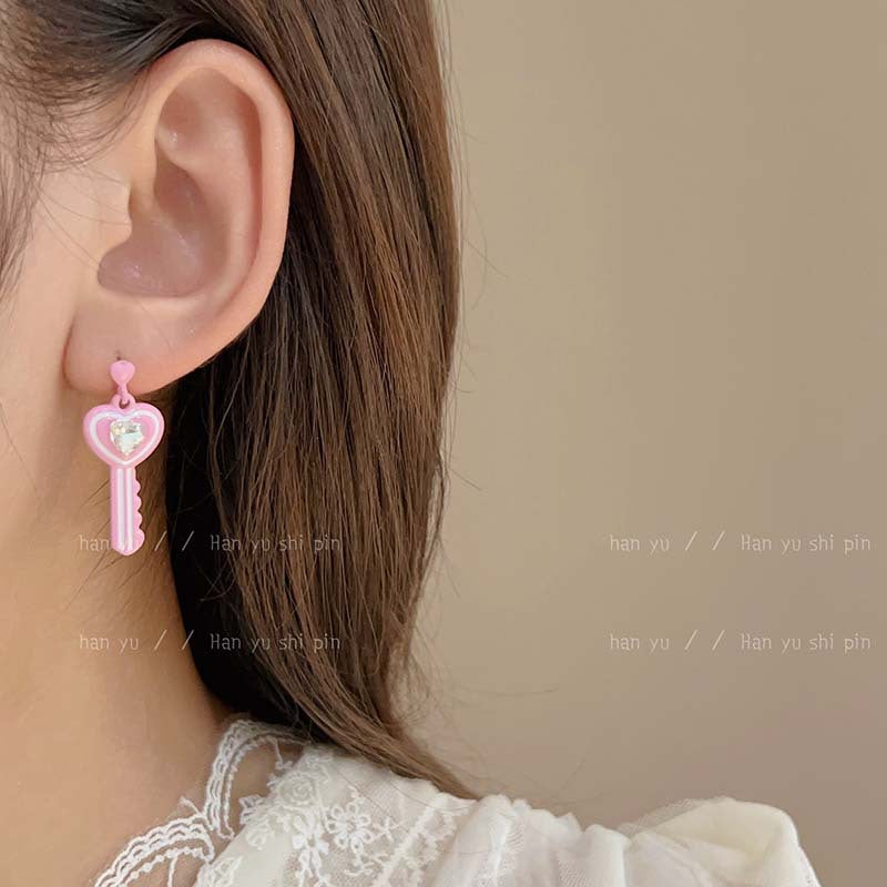 Alloy Asymmetric Lock Earrings (Minimo de Compra 3) MIC-HanY023