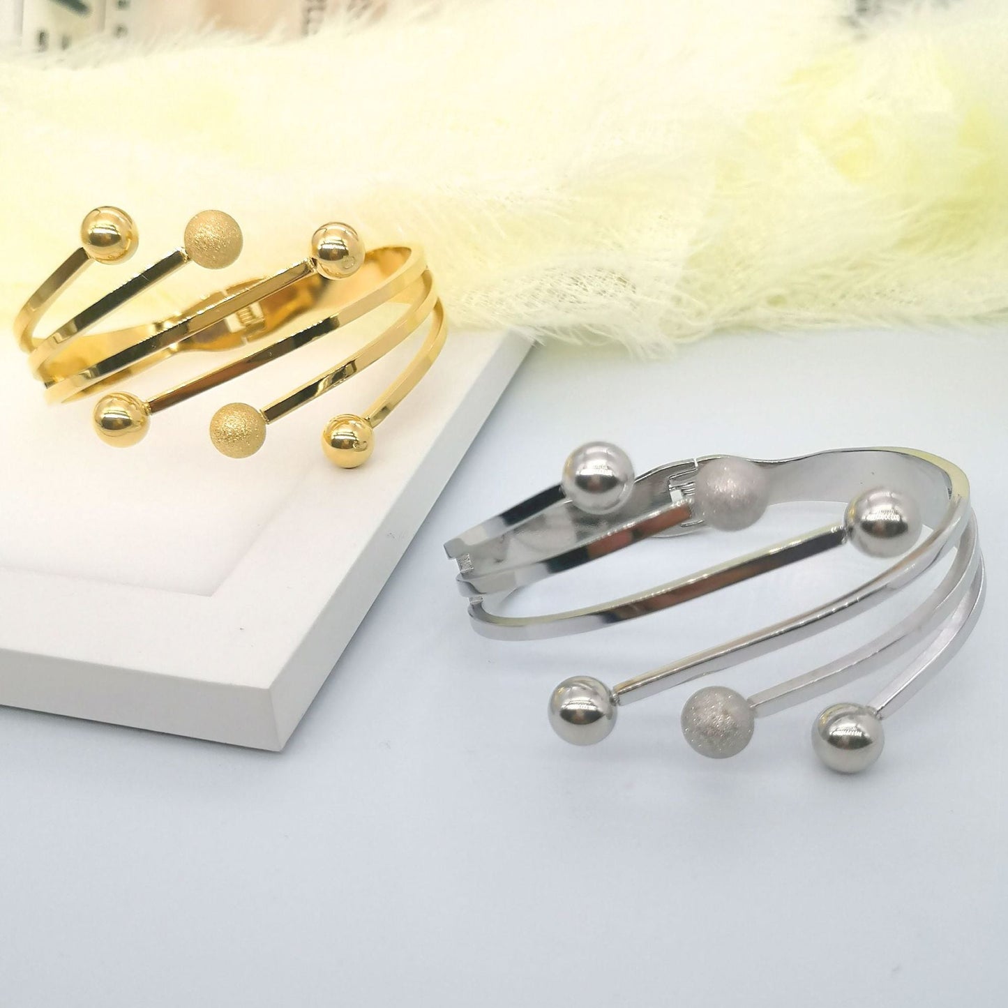 Bracelet Ball Spring Opening Stainless Steel QianH011