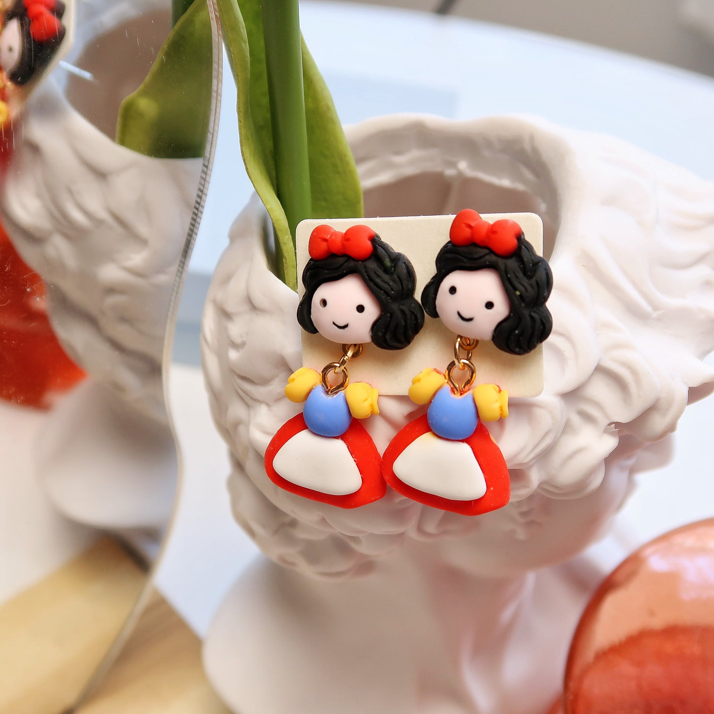 Resin cartoon Snow White earrings MIC-XME014