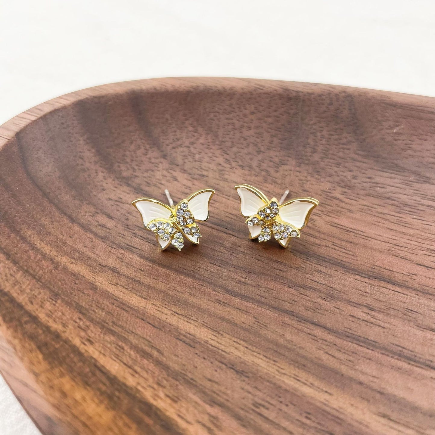 Resin exquisite butterfly earrings MYA-YouM015