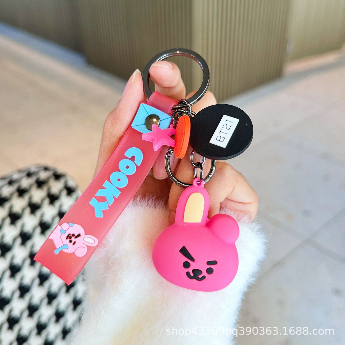 PVC cute bulletproof youth keychain (Minimo de compra 2) MYA-WenC007